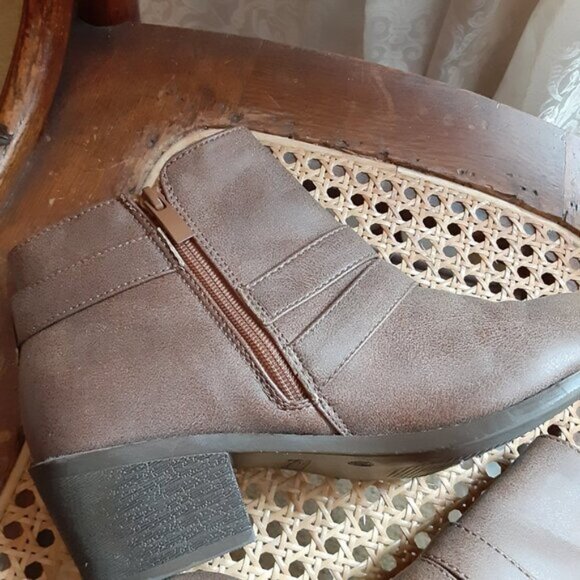 Forever 21 Ankle Boots - Picture 8 of 16